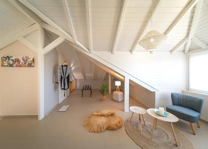 Sunnyvilla Rhodes *